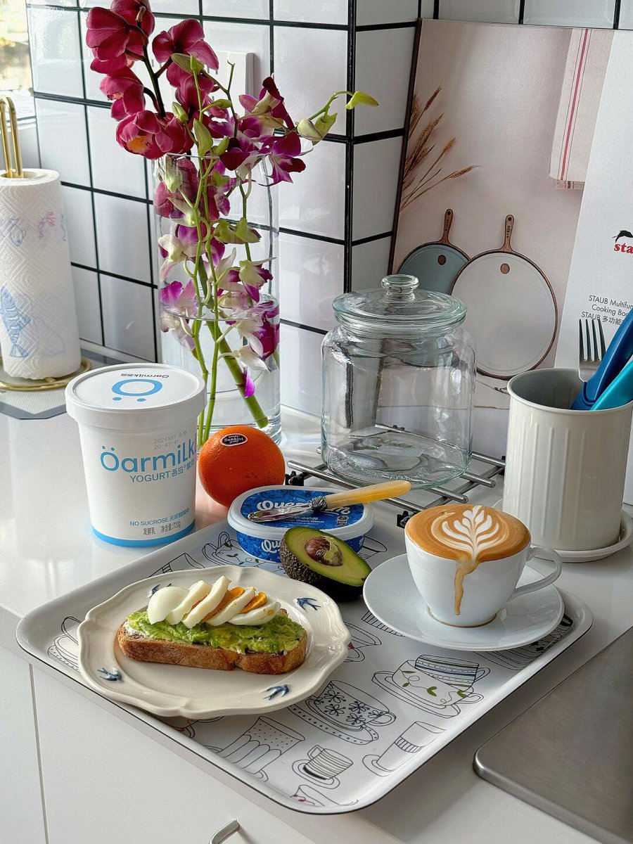 rrosaurra's tweet photo. My 2023 self couldn’t believe I now make 5-minute oat milk lattes at home instead of rushing to coffee shops every weekday – small wins hit different! https://t.co/2pUU9FW8gP