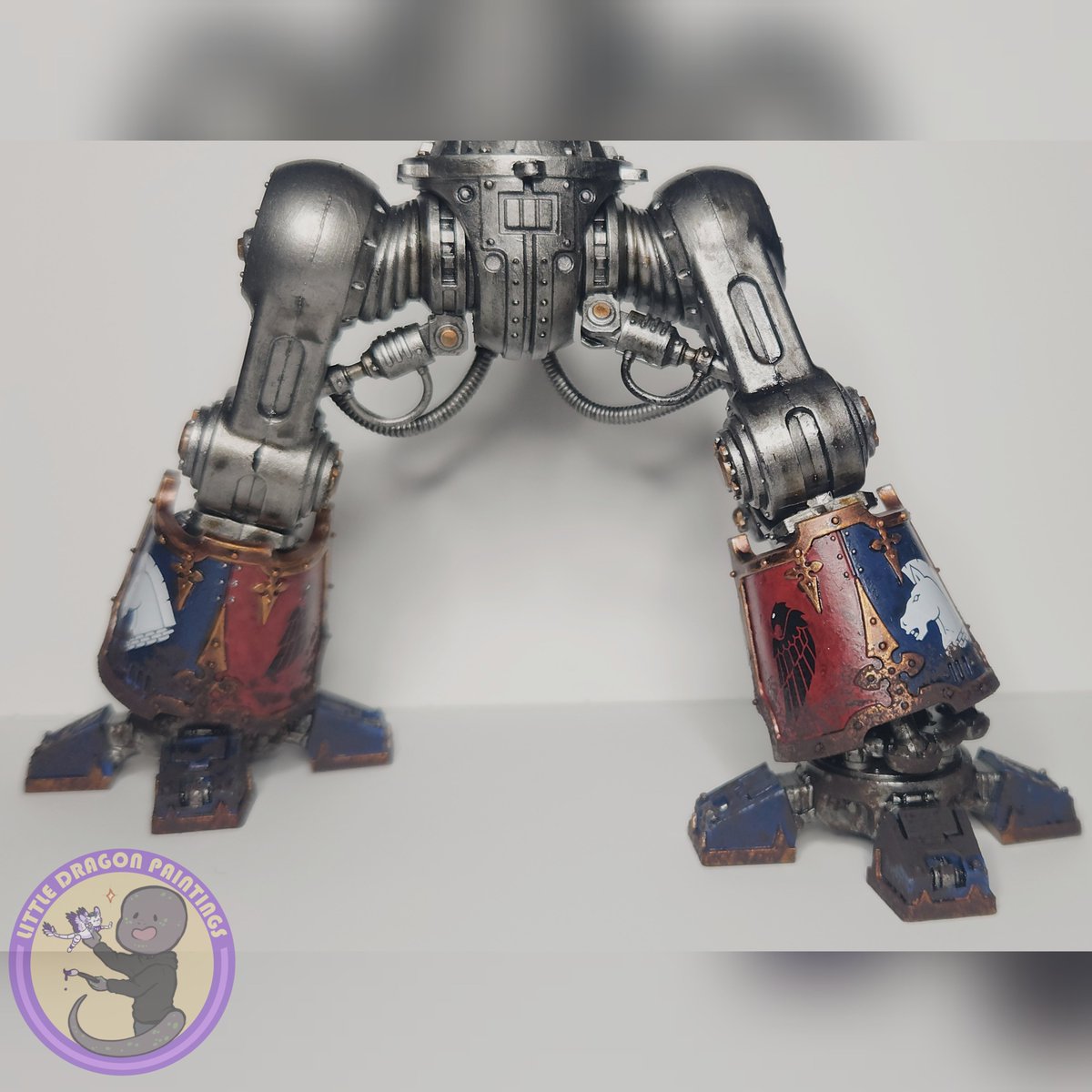 PaintingsDragon's tweet photo. Hello everyone, making steady progress now. Done the highlights now doing weathering and started to put it together now. ^^ 

#warhammercommunity #warhammer40k #imperialknight #houseterryn #painting #miniature #citadel #miniatures #tabletopgaming #warhammer https://t.co/CaEErh9LkZ