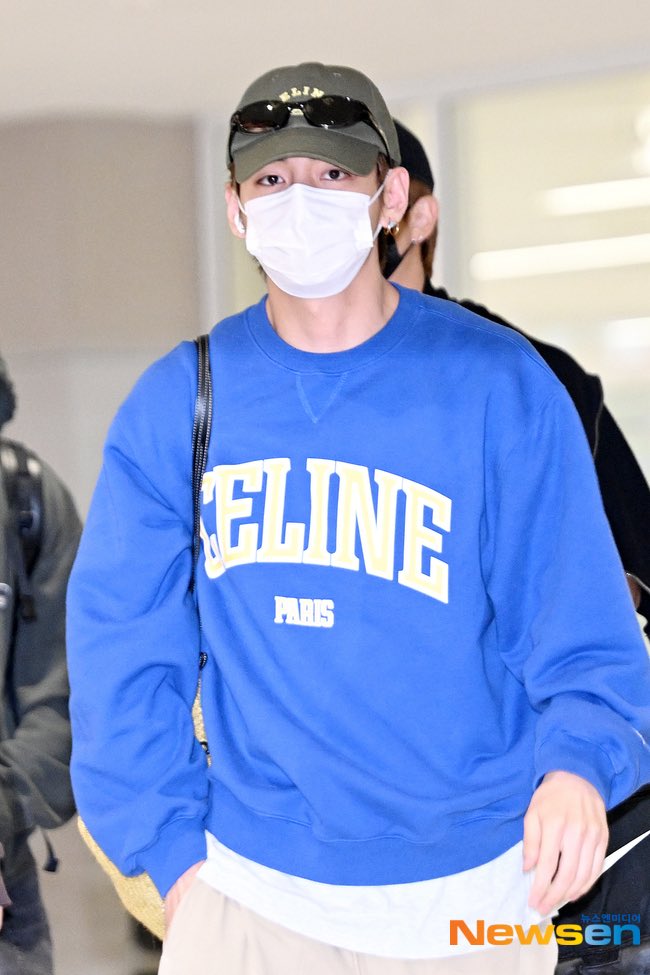 VonTidal's tweet photo. Celine Boy V has returned to Korea after a successful North American tour 

#VxCELINE #TaehyungxCeline https://t.co/wBOOkMadYl