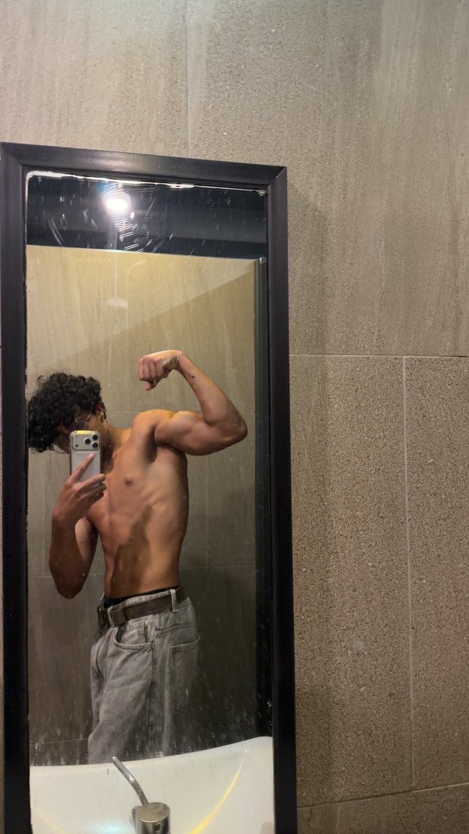 joemrporro's tweet photo. hey girls hmu and dm me on here for dick abs and biceps. we can also sext and cum tg on here on snap 😋 #snap #sexting #snapchatsexting #nsfw #nsfwtwtًً #sext https://t.co/mV92WkVNpD