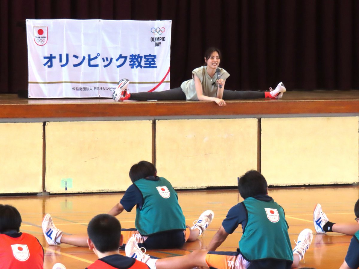 TeamJapan's tweet photo. 本日、鹿児島県の鹿児島市立武岡中学校にて、#新体操 の #坪井保菜美 さんによる #オリンピック教室 を実施いたしました！
ご参加いただいた中学生の皆さん、ありがとうございました！

#TEAMJAPAN #がんばれニッポン https://t.co/SAAHZ5In2q