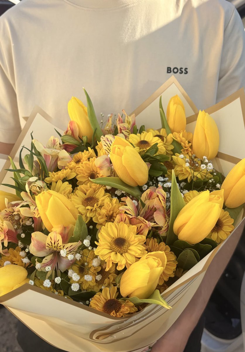malamar_'s tweet photo. Manifestando mis flores amarillas del 21 de septiembre https://t.co/wNqpI7ZaYO