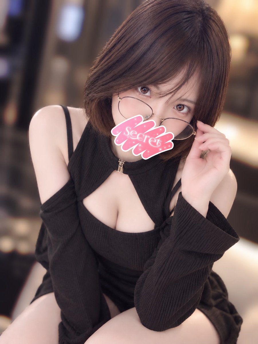 BeautyStreet090's tweet photo. ✨入店速報✨

❣️いろはちゃん

スラッとしたスレンダースタイルに
清楚な雰囲気が魅力💜💜

派手すぎないナチュラルな可愛さで
自然と目を引く女の子です😎❣️

すっきりとしたシルエットにCカップのバランスと
上品で柔らかな空気感に虜になります💕

💫本日22:00迄💫 https://t.co/4xHnLnAVPi