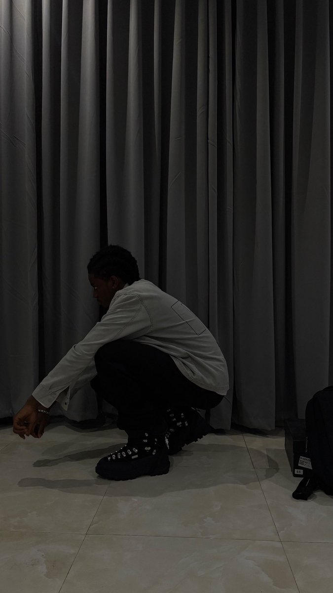 majestyexe's tweet photo. book a nigga https://t.co/67UybXGe7M