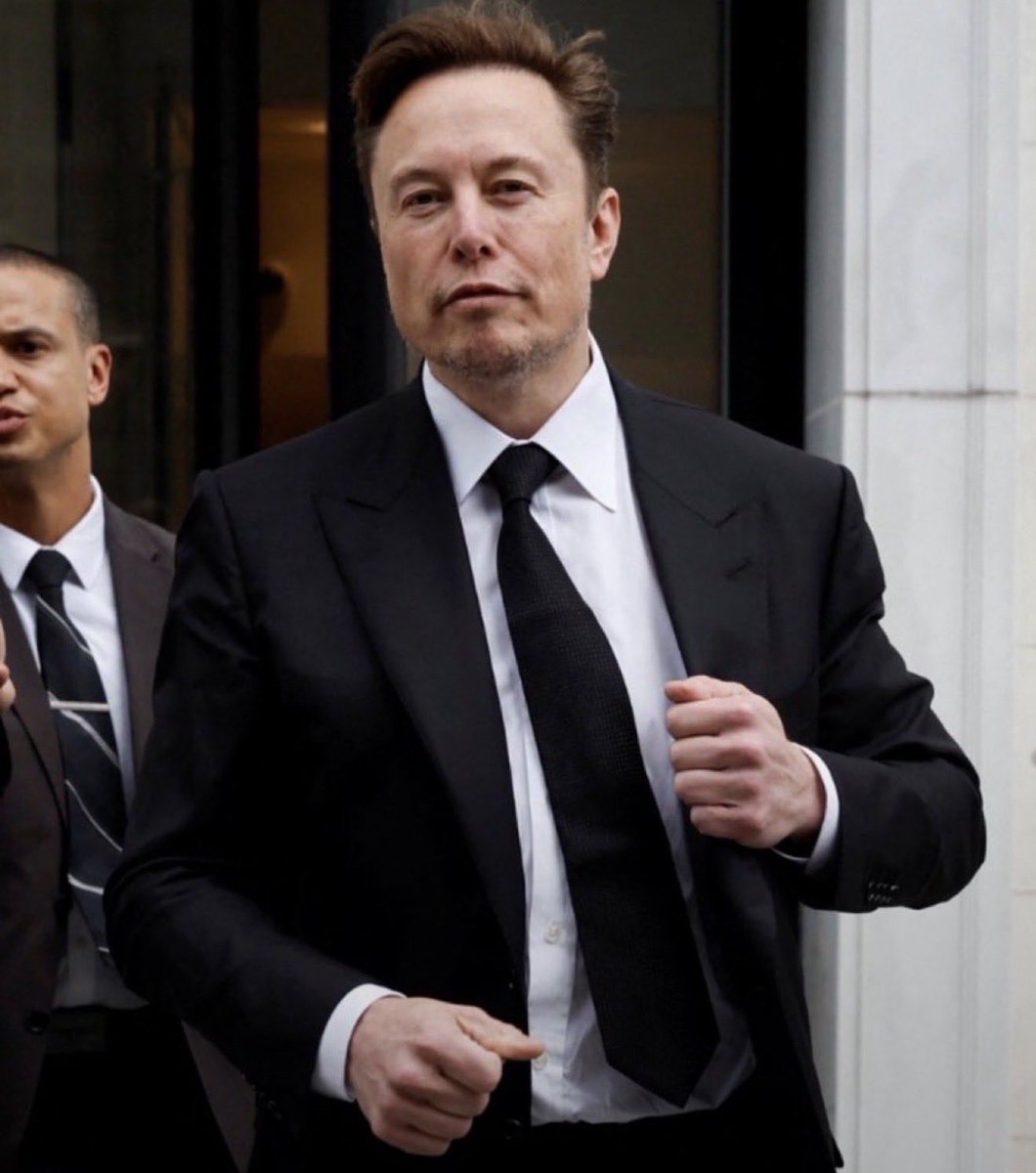 MAGAVoice's tweet photo. 🚨 JUST NOW: At 5:11AM Elon Musk calls out Fake News for saying AfD is far right. I absolutely agree

Wanting closed borders doesn’t make you far right 

Loving your country doesn’t make you far right

Enough with this nonsense https://t.co/bFLADyDSfi
