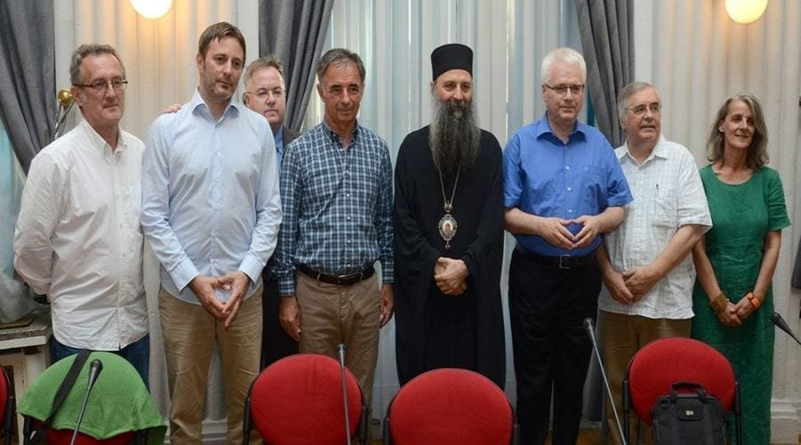 kucilooro's tweet photo. Bivši predsjednik RH koji je svugdje vidio ustašku zmiju ali četničku ne bi prepoznao ni da stoji kraj njega??? https://t.co/tYQBAGLhdt