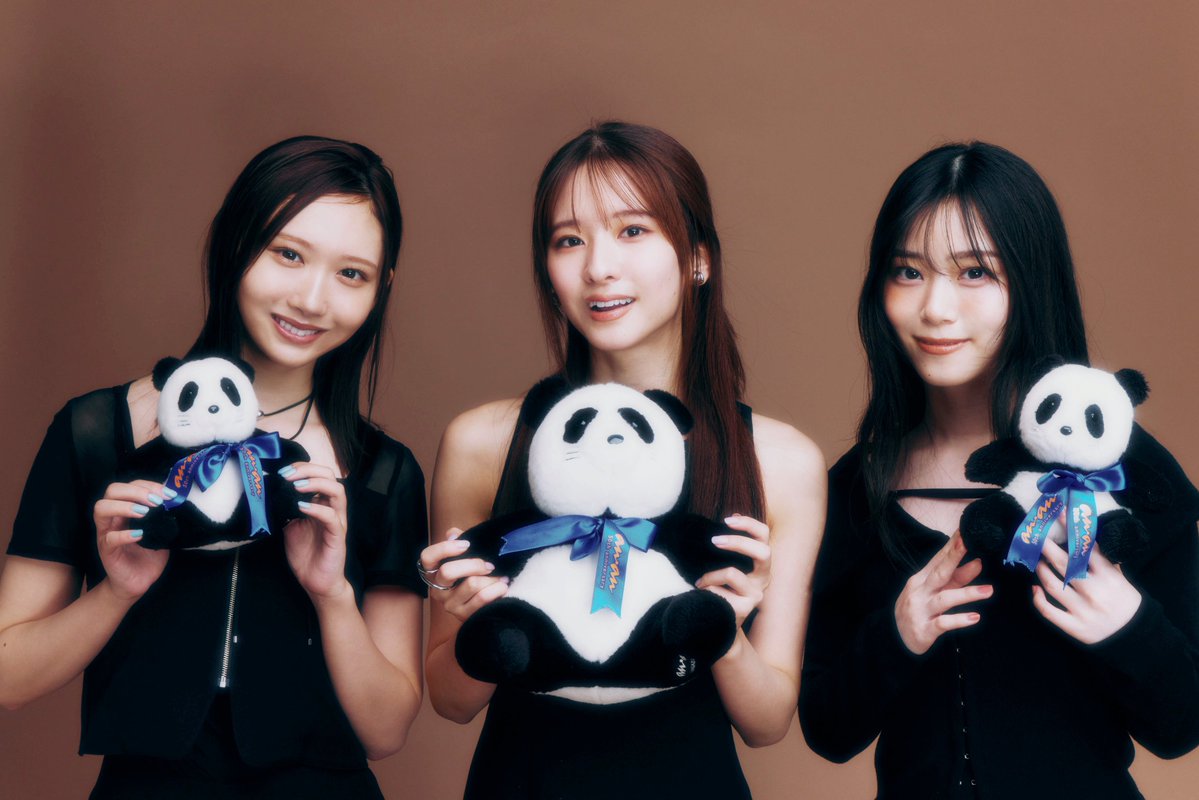 anan_mag's tweet photo. 本日発売の #anan 2511号モテコスメ特集に坂道グループの新世代エース、乃木坂46 ＃菅原咲月 さん 櫻坂46 ＃山下瞳月 さん日向坂46 ＃藤嶌果歩 さんの3人が登場！最旬メイクを纏った3人のそれぞれの煌めきとそれぞれのグループ愛＆お互いの印象を語ったインタビューは本誌でチェック。 https://t.co/T9CqQwuaM9