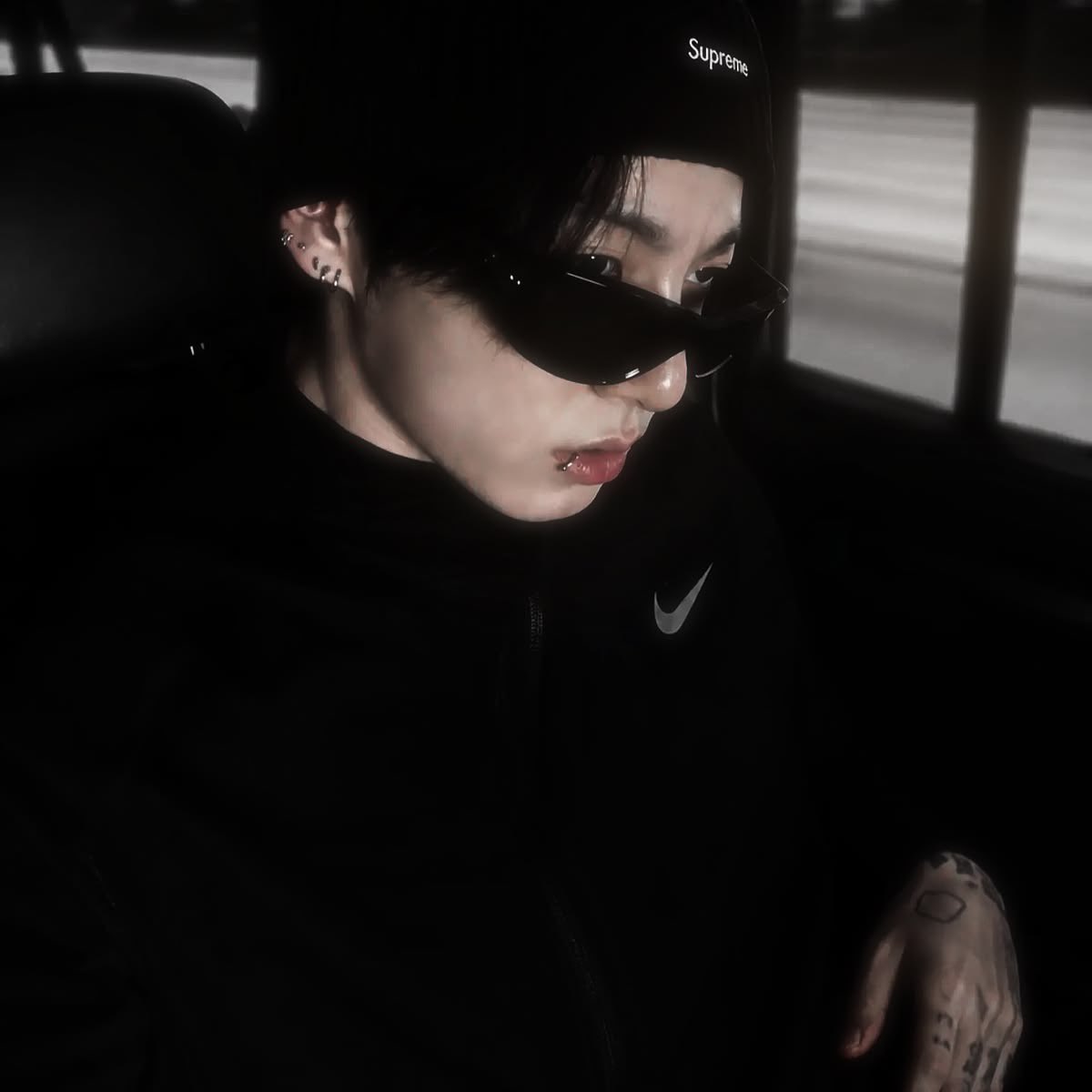 koomingcff's tweet photo. #jikookau 

when Jimin sees a tiktok trend and decides to do the same thing but everything does not go as planned https://t.co/ifCJfJNxfZ