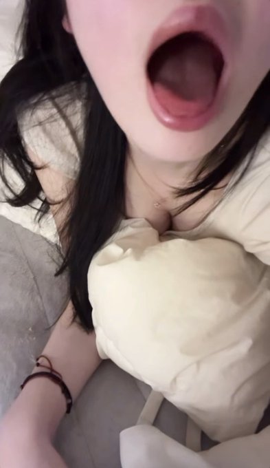 IsabelleQRY67K's tweet photo. 못 받았거나 받고싶은사람 손   ��‍♂️ https://t.co/DGOXuXaBWi
