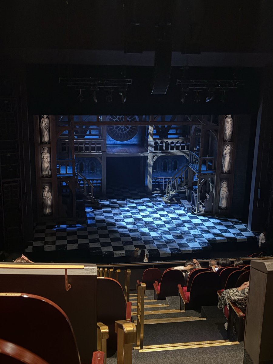 skipran23's tweet photo. 本日はこちら。
このあと出張が続くので、一旦見納め。
2階ですが上手く頭をかわしてくれてて見やすそうです！

そしてアナのお戻り嬉しい☺️
やっぱりタイミング見て見に行きたいな… https://t.co/BYSopU2pEO