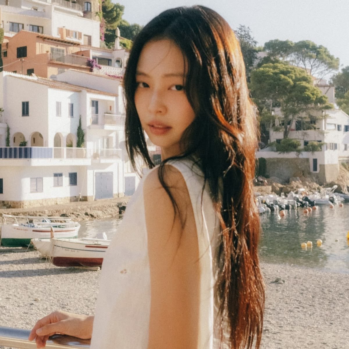 JennieKimData's tweet photo. #JENNIE extends her record as the most RIAA-certified K-pop soloist in the US  🇺🇸

• like JENNIE - Platinum 💿
• One Of The Girls - Platinum 💿
• Dracula - Platinum 💿
• Mantra - Gold 📀
• ExtraL - 📀 https://t.co/fjyUqtieXp