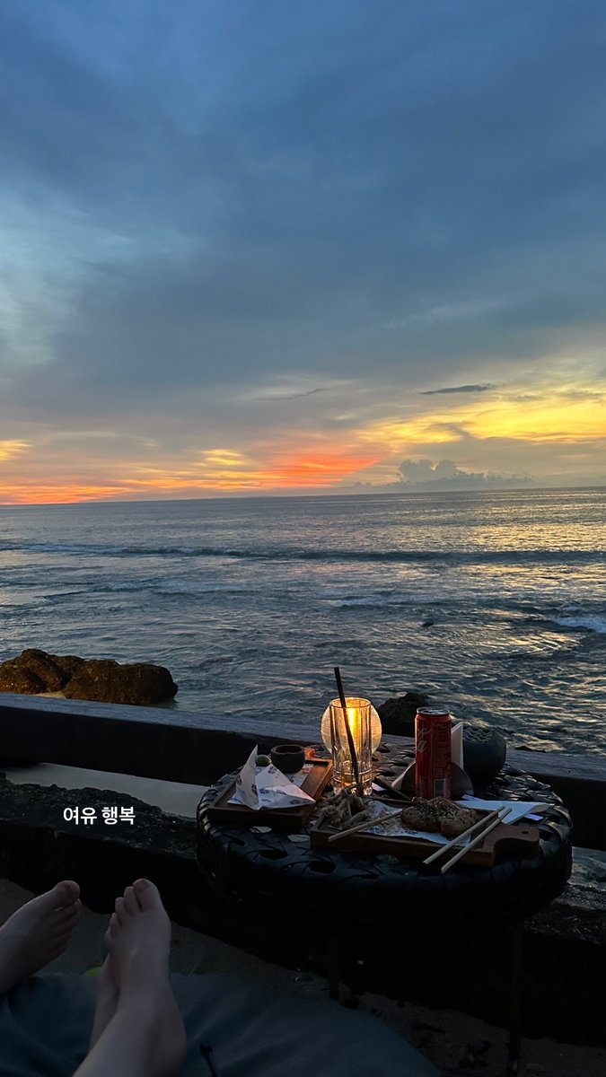 moonhushx's tweet photo. 여유 행복 🌊 — 変なやつのことはスルーして、自分の時間をチルに楽しもっと✨ 🌅 https://t.co/MZBzmbhk2e