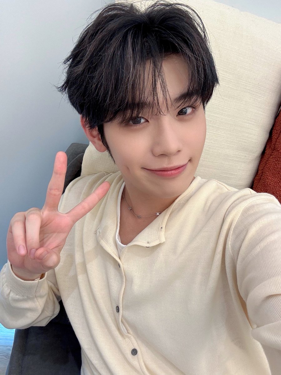 ZB1_official's tweet photo. 260909
<수석연구회> EP.5

#ZEROBASEONE #ZB1 #제로베이스원
#KIMTAERAE #김태래 https://t.co/jnQJL66HL5