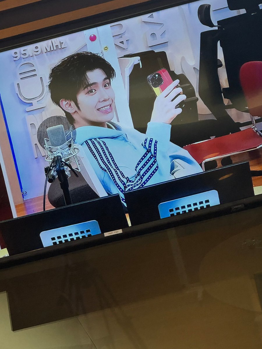 luvvook's tweet photo. 나투스젬친구들한테처음보여준날이러고웃고다님 https://t.co/6r2KtloHdF