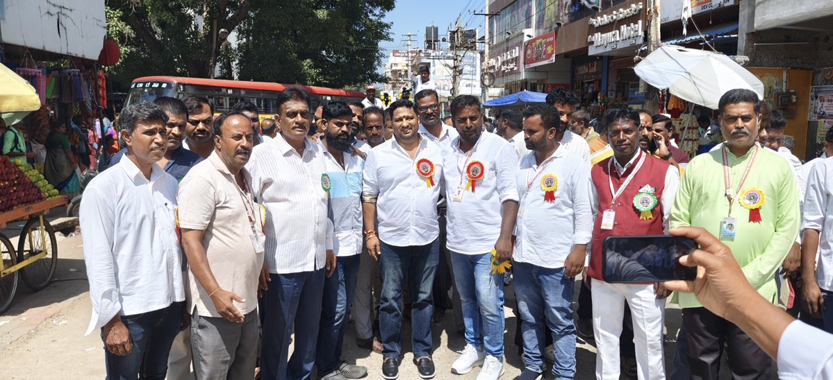 NishanthSMurthy's tweet photo. ಕೊಳ್ಳೇಗಾಲ ತಾಲೂಕಿನ ಛಾಯಾಚಿತ್ರಗ್ರಾಹಕರ ಸಂಘದ ವತಿಯಿಂದ ಆಯೋಜಿಸಿದ ಛಾಯ���ಗ್ರಹಣ ಕ್ಷೇತ್ರದ ಸಾಧಕರು ಹಾಗೂ ವೃತ್ತಿಪರ ಛಾಯಾಗ್ರಾಹಕರ ಸಂಭ್ರಮದ ದಿನ ಕಾರ್ಯಕ್ರಮದಲ್ಲಿ ಭಾಗವಹಿಸಿ, ಮೆರವಣಿಗೆಗೆ ಚಾಲನೆ ನೀಡಿದೆ.

ನಿಮ್ಮ ನಿಶಾಂತ್, ಹನೂರು.

#NishanthS #TeamNishanth #Hanur #HanurConstituency #Chamarajanagar #Mysore #Karnataka https://t.co/CpsVmHmR0q