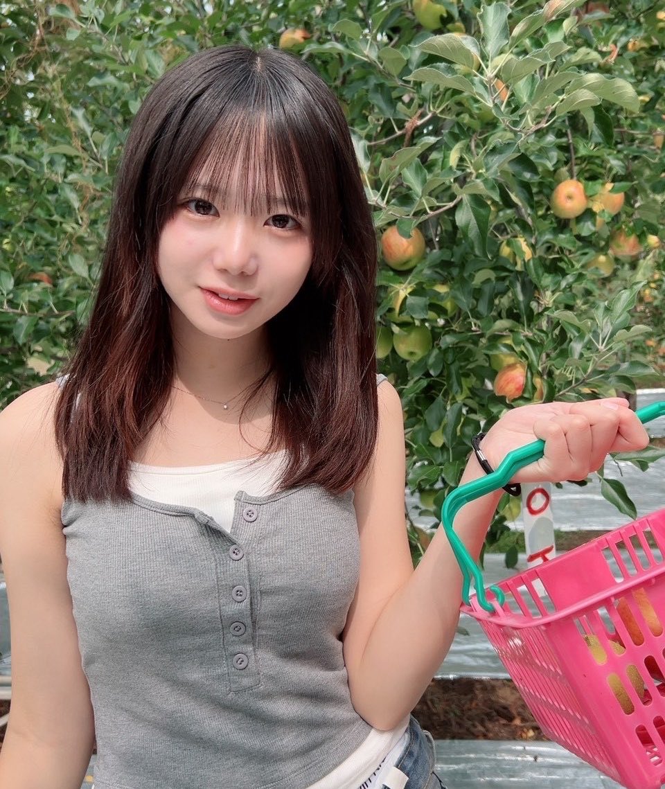 _s0_0sr's tweet photo. りんごとなし狩ってきたよ🍎🍐
 #女子中学生  #seju  #秋田 https://t.co/xk3jZQA6qJ