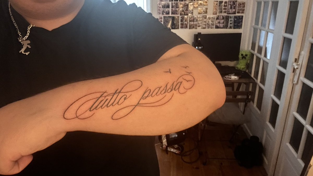 santigoatz's tweet photo. nouveau tattoo !! https://t.co/8oWo4eCFel