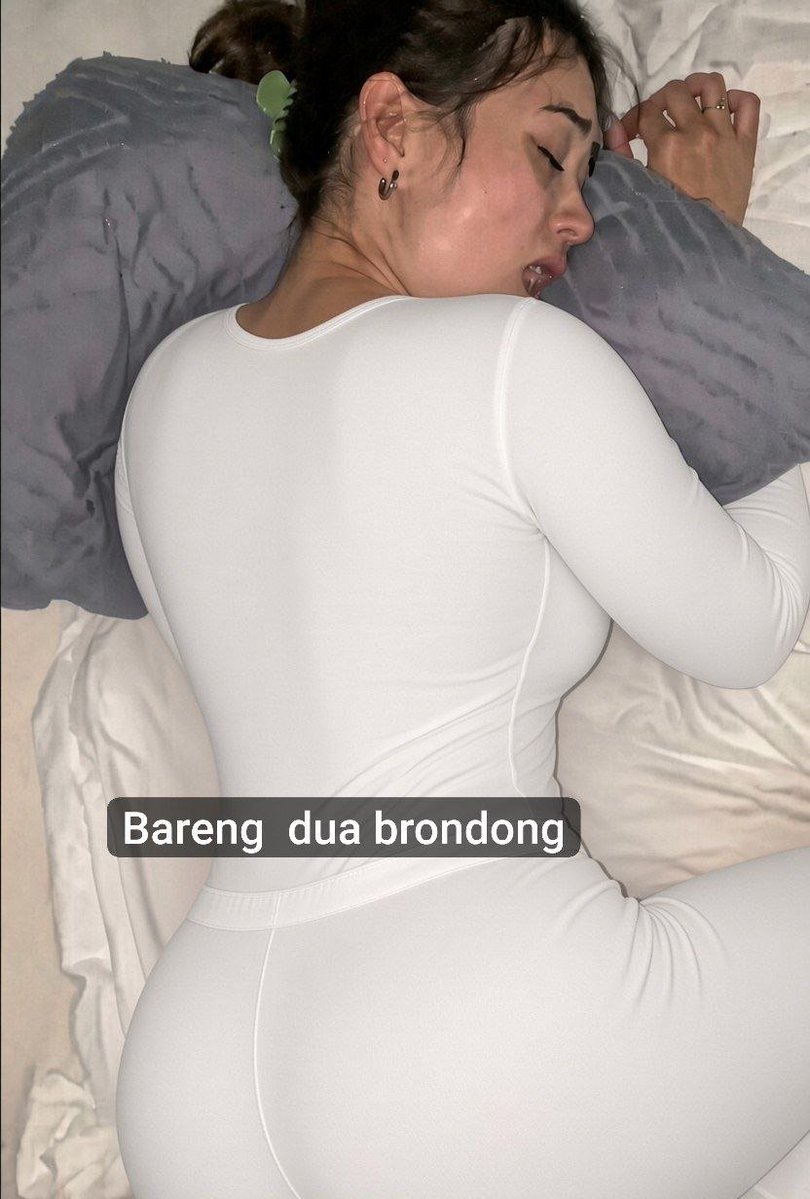 Maxene18Maxene's tweet photo. Di gas sama dua brondong
https://t.co/uXigbx55bJ https://t.co/sg7sykwrRn