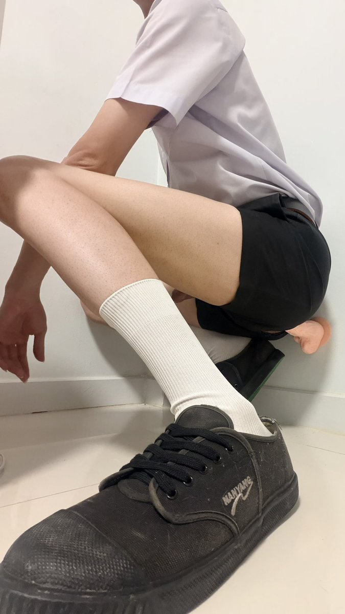 Student93236's tweet photo. ใส่ Nanyang เเล้วเท่สุดละครับผม👟🧐
#นายทาสมัธยม #แนวลงโทษ #ทาสสุพรรณ 
#แนวทาสตีน #ทาสมัธยม #คาชดนักเรียน 
#นายชาย #นายหญิง #ทาสชั่นต่ำ https://t.co/SHHFojg94g