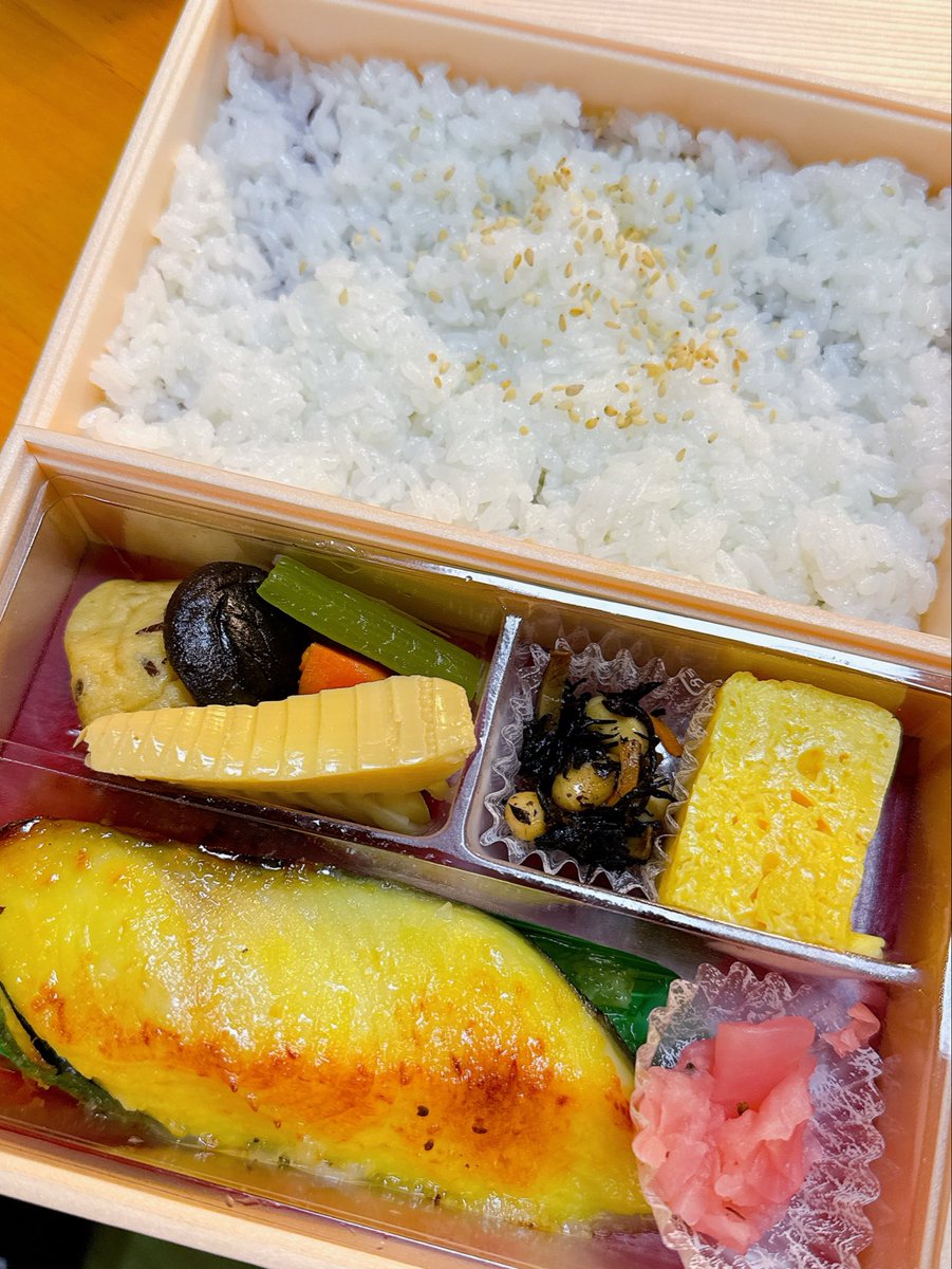 Keisukeueda_P's tweet photo. ／
⚔️剣劇「三國志演技～蜀漢」✨
＼

本日は、【築地魚弁】
味の浜藤さんのお弁当✨

丁寧に作られた
美しくて美味しいお弁当を🍱✨
届けて頂きました🙏（感謝） https://t.co/VvbQphPlDq