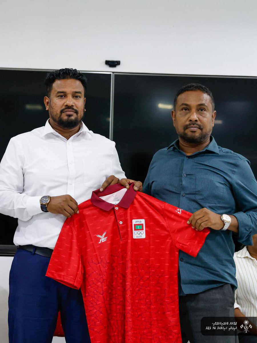 MoYSF_mv's tweet photo. Minister of State Ahmed Mohamed Waheed presented jerseys to the players of Maldives National Chess Team ahead of their participation in the Chess Olympiad. 
The 46th FIDE Chess Olympiad takes place in Samarkand, Uzbekistan, from September 15 to September 27, 2026. https://t.co/0XcFiAa1WF