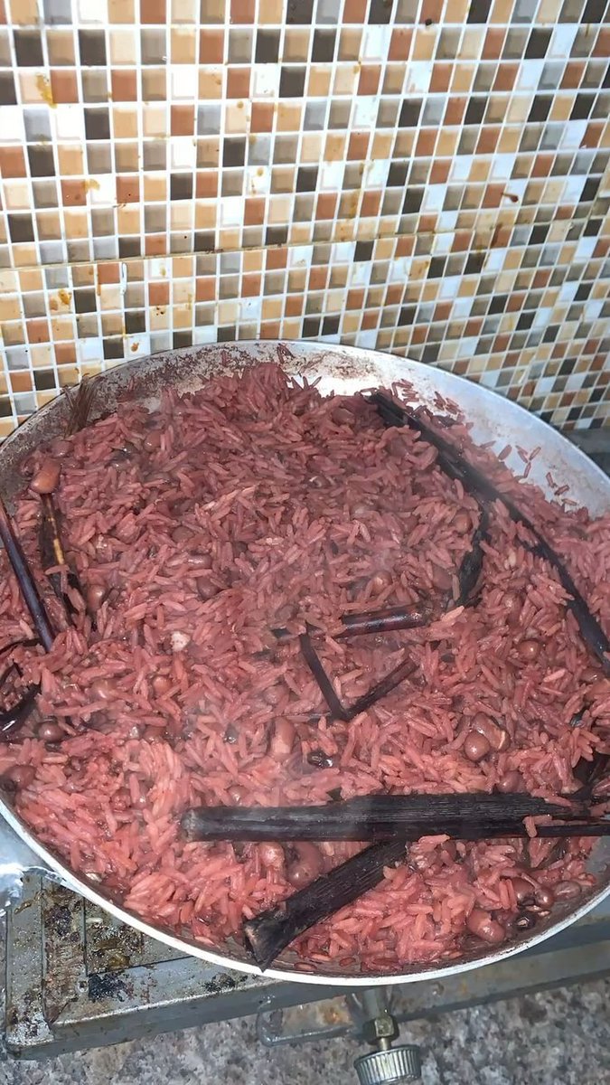 Rouh_med's tweet photo. 🤎 La cuisine mauritanienne réunit les familles autour de la même table et donne au patrimoine un goût inoubliable. https://t.co/XllMedORuc