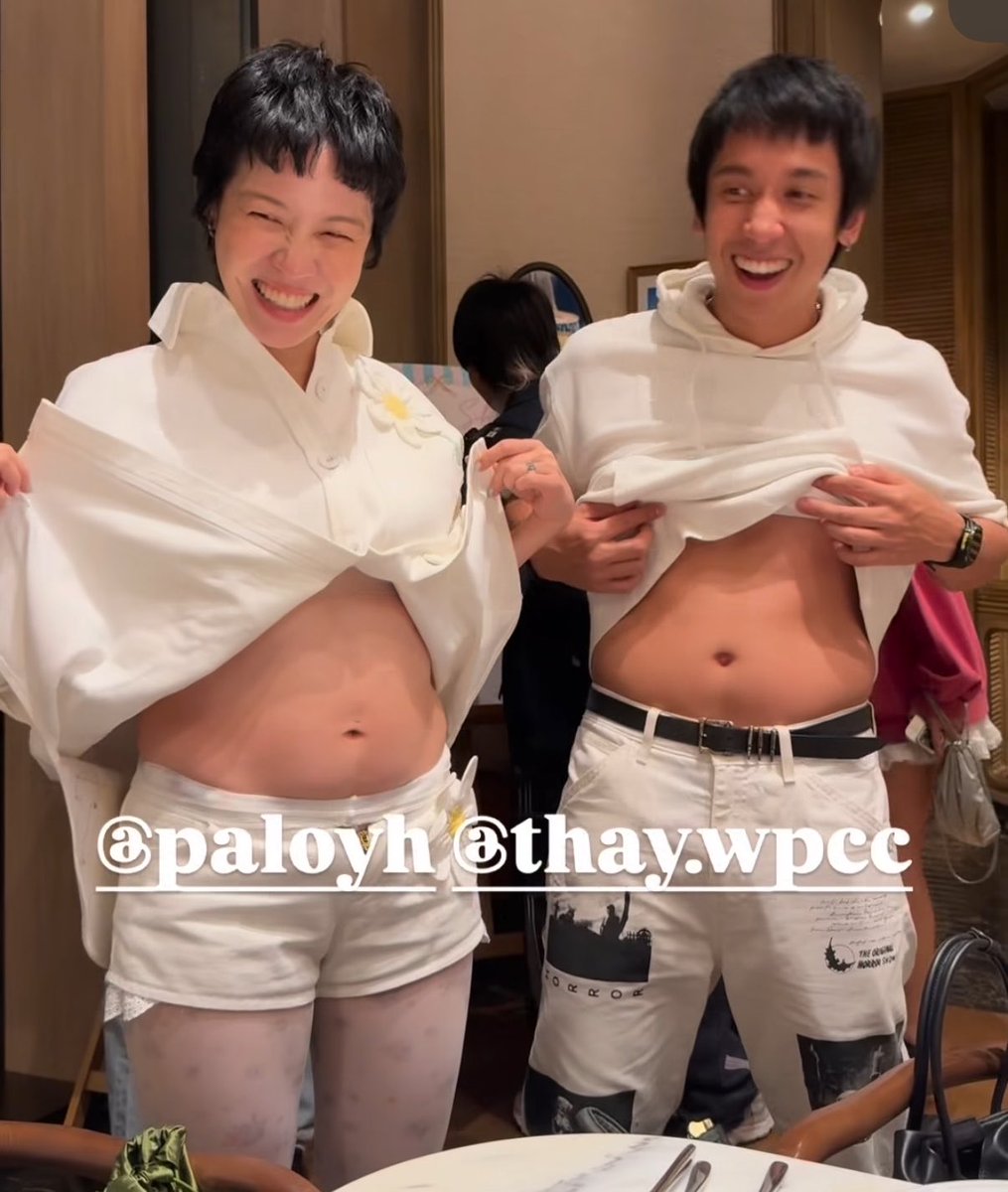 shopevtyw's tweet photo. ✨ It's a GIRL! 💕🩷 กรี๊ดดดดด ในที่สุดก็เฉลยแล้วค่าาา เบบี๋ตัวน้อยของแม่พลอยกับพ่อเตได้ "ลูกสาว" ค่าทุกคนน! 🎀✨ แต่เดี๋ยวนะ... ทำไมพ่อกับแม่ทรงผม ฟัน พุง สีเสื้อกางเกงแฝดกันเบอร์นั้นล่ะ เอ็นดูววว 5555 #พลอยเต #พลอยหอวัง https://t.co/rvuq4kPPhR