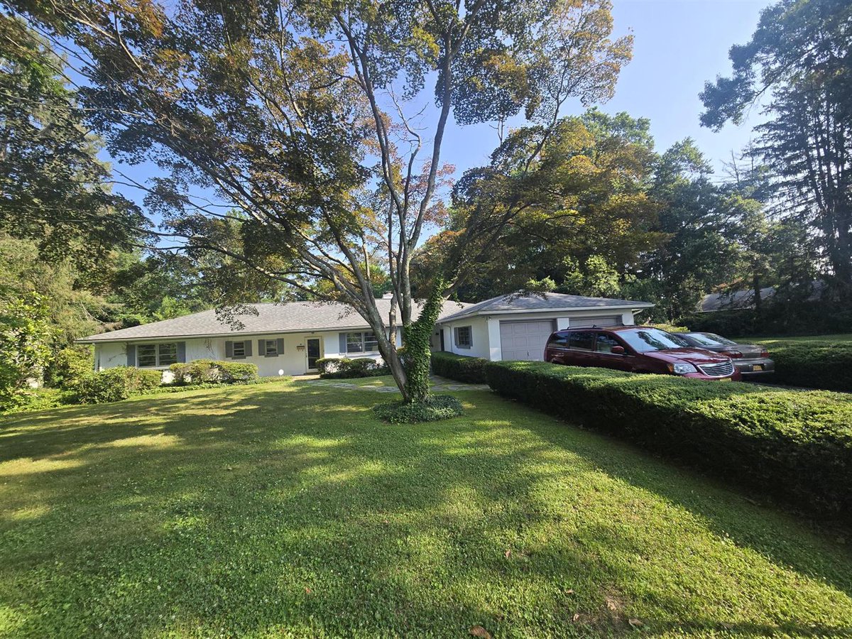 Rich_Warner1's tweet photo. The long house hunt is finally over. Contact me now for a showing! #homesforsale https://t.co/N9iuXj4Tg0