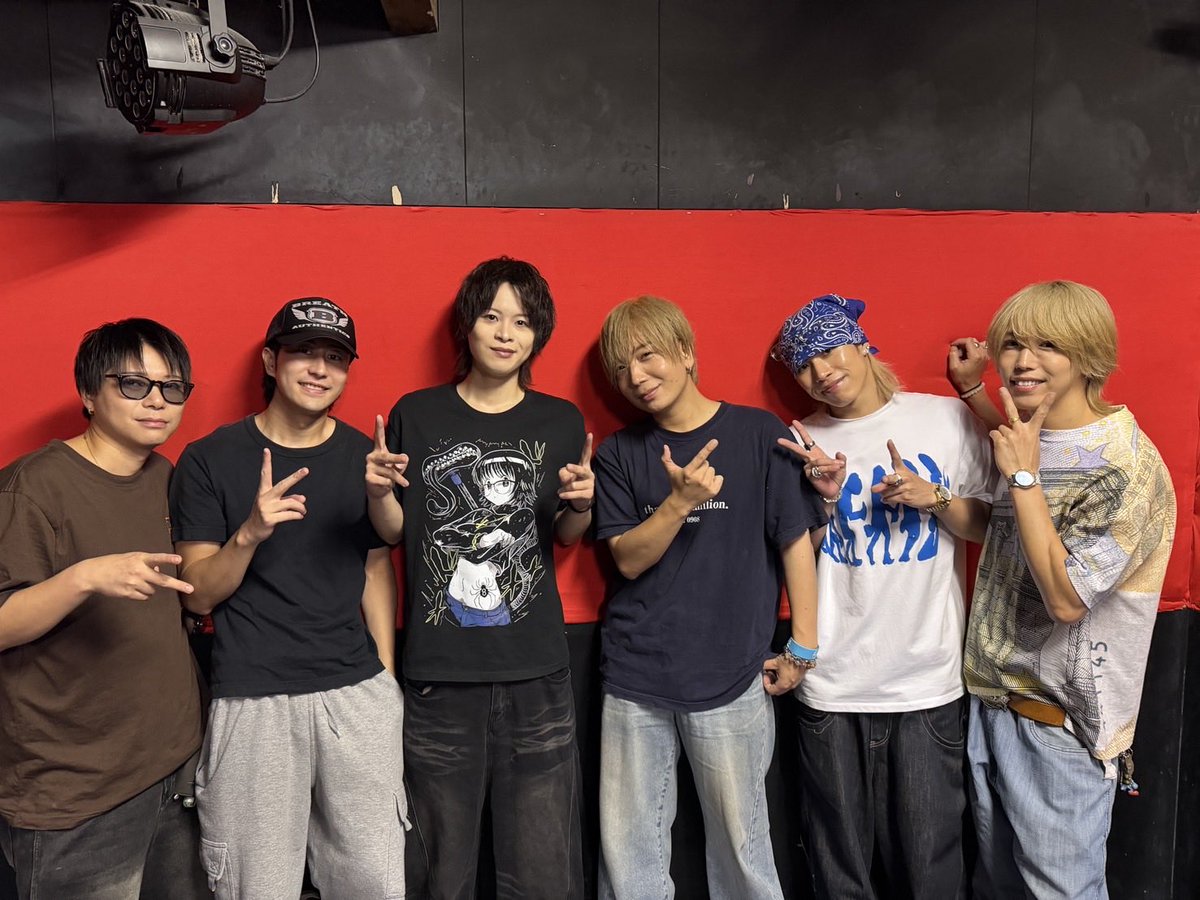 AOHA_kazuya's tweet photo. 青玻一哉が活動４周年を迎えました！

周りに恵まれ

毎日皆様に支えられ愛され

大好きな会場で

4年を迎えることができました！

もっともっと頑張ります🔥

5年目もよろしくお願いします！

OdeBlue in LIVE HOUSE Arc
ベルとのツーマン
ご来場ありがとうございました！

アオハルとべるふるが集ってくれた🙌🏻

こうして同じステージに立てるのはみんなのおかげでしかないからな！！！！

肝に銘じといてな🫶🏻

(p.s社長、副社長ありがとうございます！)
(そして望月いつもありがとう🫶🏻
ケーキもね！)