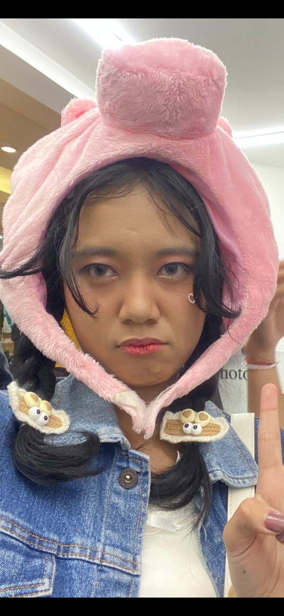clouppie's tweet photo. DICARI‼️‼️ 
BAWA KABUR UANG SAHABAT SAYA 
sejauh ini yang saya tau namanya mutiara 
SEMUA AKUN KAMI TIDAK DI GUBRIS 
BAHKAN IG DI BLOCK 
terakhir di tiktok masih aktif repost dan like vidio https://t.co/9uka7T6MUi