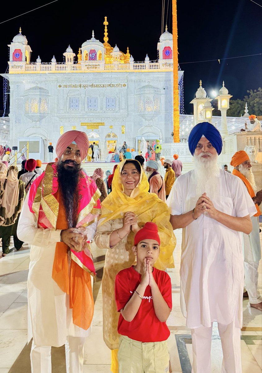 PritpalBaliawal's tweet photo. ਧੰਨ ਧੰਨ ਸ਼੍ਰੀ ਗੁਰੂ ਗੋਬਿੰਦ ਸਿੰਘ ਜੀ ਮਹਾਰਾਜ ਦੀ ਕਿਰਪਾ ਸਦਕਾ ਪਰਿਵਾਰ ਸਮੇਤ ਤ���਼ਤ ਸ਼੍ਰੀ ਹਜ਼ੂਰ ਸਾਹਿਬ ਨਾਂਦੇੜ ਦੇ ਦਰਸ਼ਨ ਕਰਨ ਦਾ ਸੁਭਾਗ ਪ੍ਰਾਪਤ ਹੋਇਆ !!

#hazursahib #gurugobindsinghji #nanded #sikh #singh #HalkaSahnewal https://t.co/RC7asRtKl1