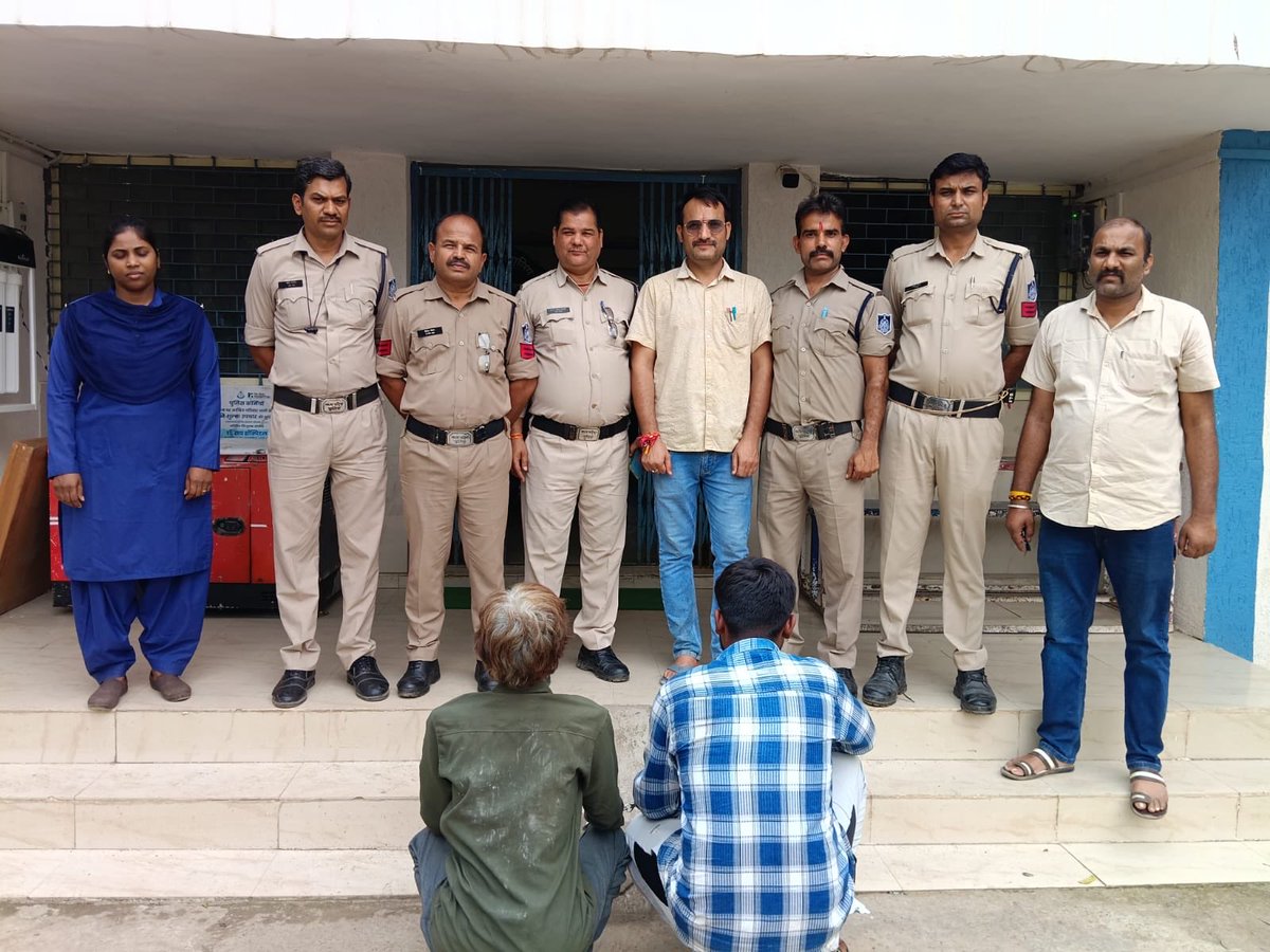 SPSagarmp's tweet photo. 🚨 बीना पुलिस की ताबड़तोड़ कार्रवाई

अवैध शराब व हथियारों के विरुद्ध प्रभावी कार्रवाई करते हुए 21 प्रकरण दर्ज किए गए।

🔹 72 लीटर अवैध शराब
🔹 01 देशी कट्टा
🔹 11 जिंदा कारतूस
🔹 01 मोटरसाइकिल
🔹 ₹72,480 का माल-मशरूका जब्त

#SagarPolice #BinaPolice #PoliceAction #mppolice https://t.co/MHGwAoTNUG