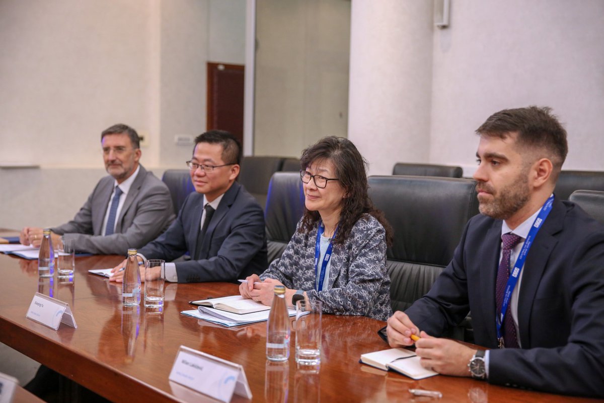 centralnabanka's tweet photo. 🤝 Guvernerka @IrenaRadovicMNE  sastala se sa direktoricom Svjetske banke za Zapadni Balkan Xiaoqing Yu i novim šefom Kancelarije Svjetske banke za Bosnu i Hercegovinu i Crnu Goru Liangom Wangom.

🇲🇪🇪🇺 Od #SEPA do #TIPSClone - partnerstvo #CBCG i Svjetske banke nastavlja da doprinosi modernizaciji platnog sistema i evropskoj finansijskoj integraciji Crne Gore.

https://t.co/j90ldyeQEO