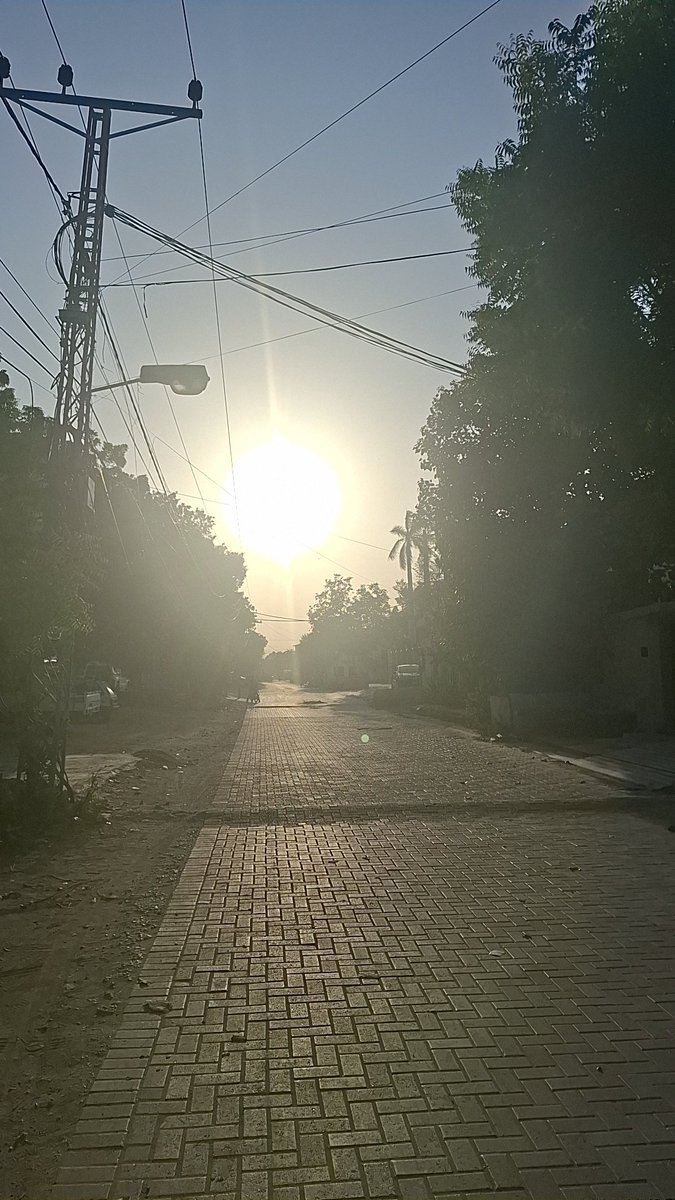 zulfir0cks's tweet photo. An empty street holds all the quiet answers https://t.co/pYrhxdxyIy
