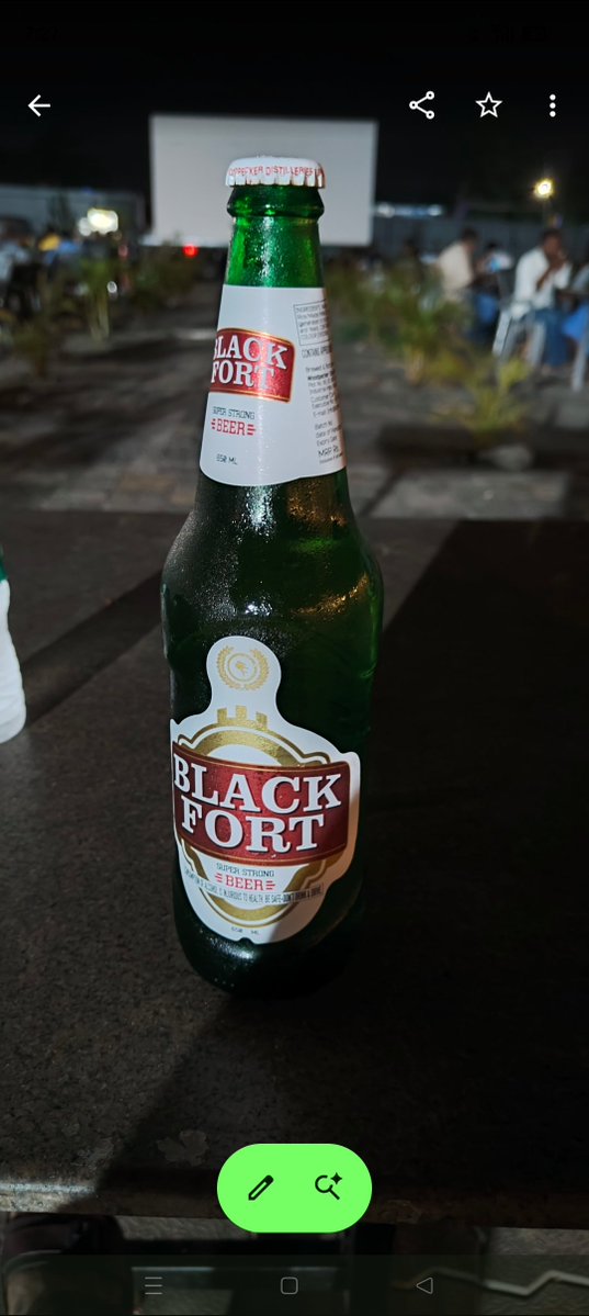 OG_Thala's tweet photo. @Inbhadoss @VigneshTvkCbe @vigneshtvkcbe
Black fort beer - MRP 180 
Amount paid - 210
KF lager - MRP 150
Amount paid - 180

Mettupalayam Elite Tasmac la per beer 30rs extra collect pandranga na 🥲 @vigneshtvkcbe https://t.co/TWzDC4W240