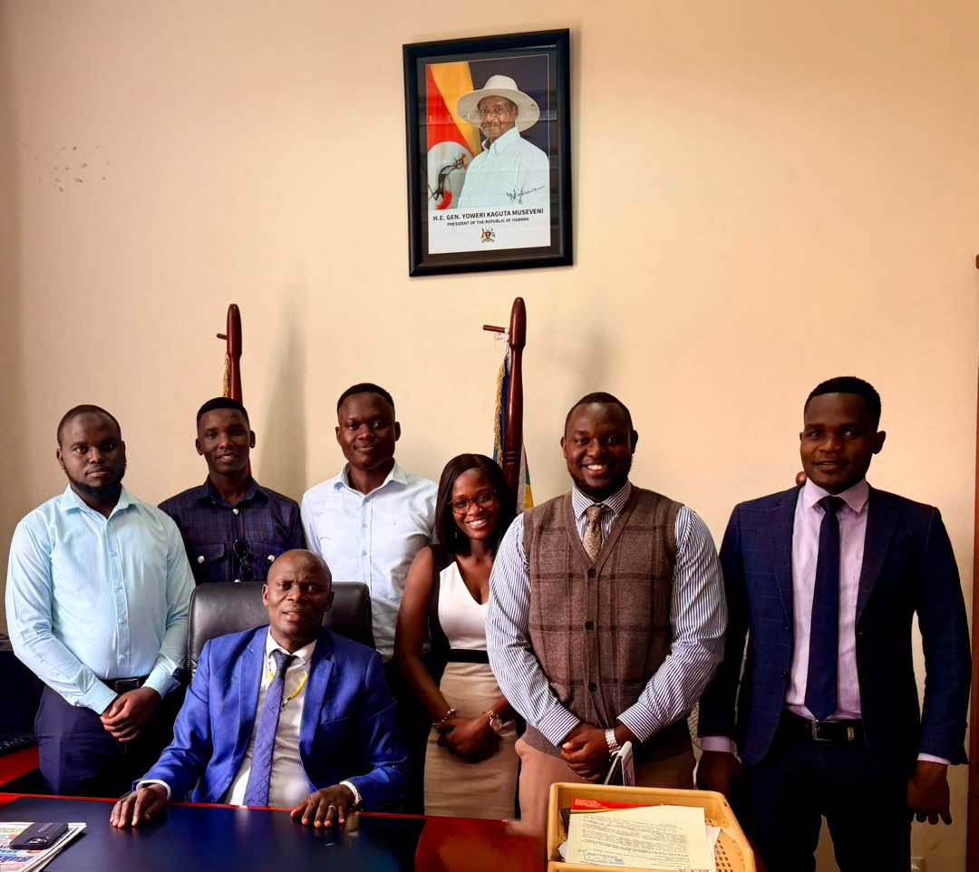 TracyKuremu's tweet photo. @kyofakabuye2 today we had a fruitful interaction with the state minister for Kampala affairs as #yeffe Uganda . We are grateful for the interface๐ https://t.co/JCHPX7qF6o