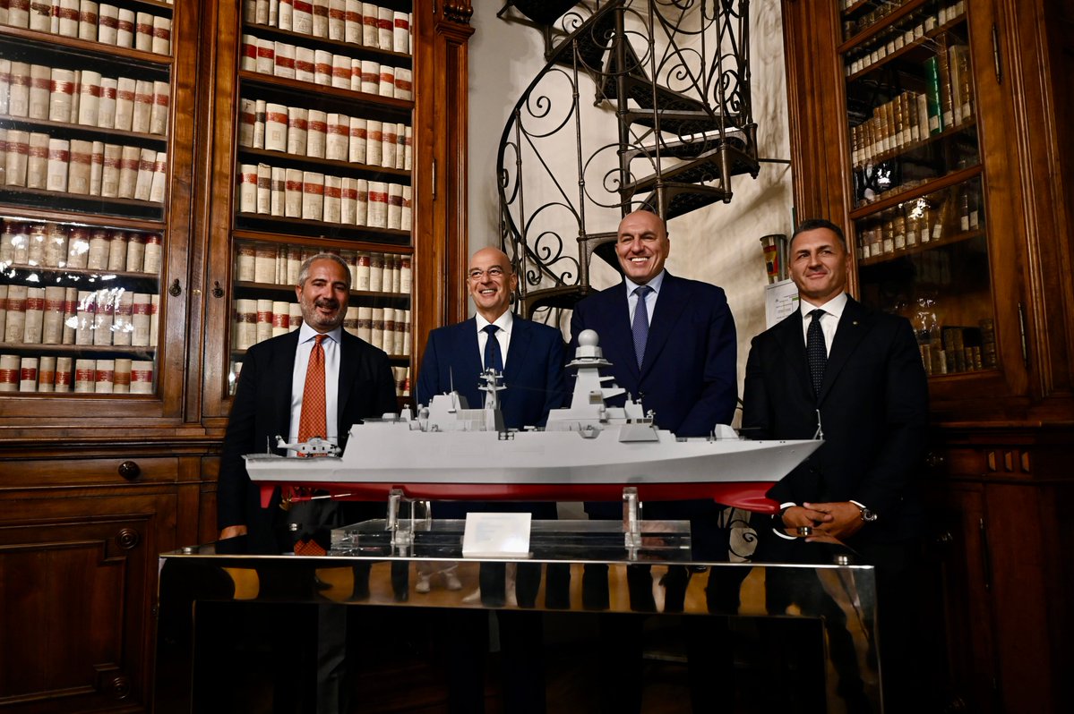 Hellenic_MOD's tweet photo. Συνάντηση ΥΕΘΑ @NikosDendias  με τον Υπουργό Άμυνας της Ιταλίας και υπογραφή Εφαρμοστικής Ρύθμισης για τις Φρεγάτες FREMM, στη Ρώμη
https://t.co/ZNCWoy93b9 https://t.co/RJmXJ9QEmf