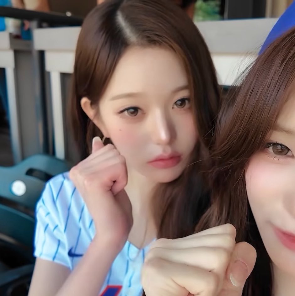 luvwy04's tweet photo. 초절정미녀인데 강아지상인거 진짜 축복이지....... https://t.co/OyPQj2fpfW