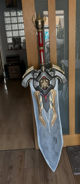 MOMBO240's tweet photo. Its really weird how many OW props i have made in the past few years , Hopefully even more to come ! #overwatch #overwatchcosplay #cosplay #props https://t.co/CwHJVYddJM