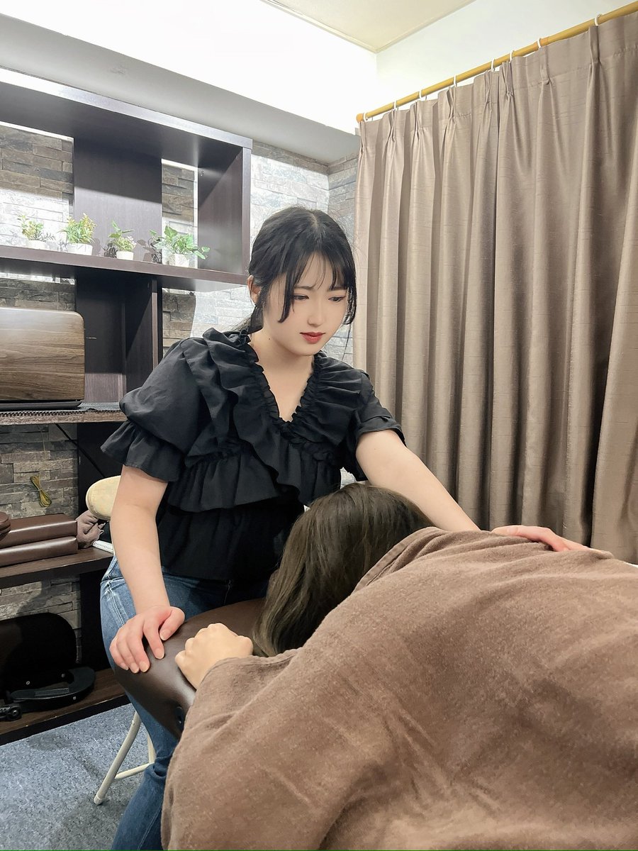 royalgardenspac's tweet photo. 女性のセカンドキャリアとして、美容の技術を身につけて起業される方が増えてきました💆🏼‍♀️

人生や働き方を変えたい人が多く学ばれていてそのサポートをしています✨

雇われる働き方から、自分で価値を作る働き方へ移りたいと思ってましたらご連絡お待ちしております🏫 https://t.co/px5V6PDZO4