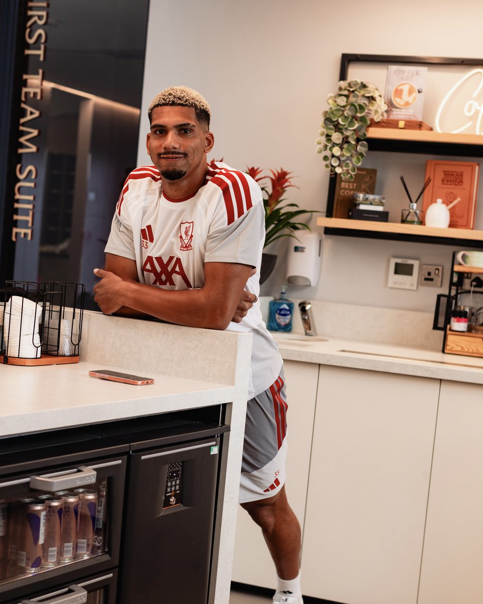 LFC tweet picture