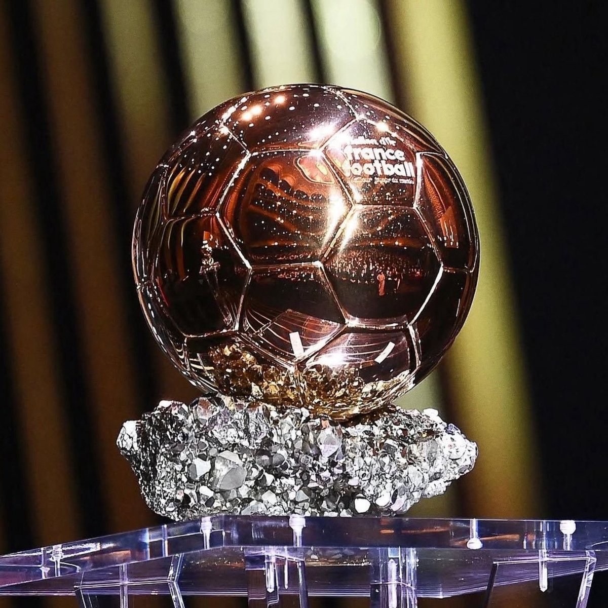 futtmais's tweet photo. ❌ Samuel Lino, do Flamengo, está FORA dos 30 melhores jogadores do mundo da Bola de Ouro 2026. https://t.co/IBSMFuRbij