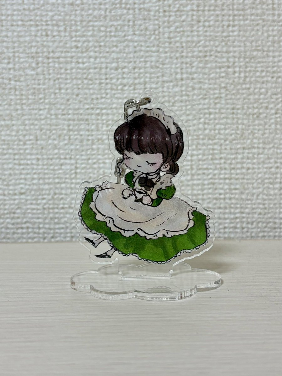 mayuki_maileaf's tweet photo. ＊アクリルスタンドキーホルダー
私が敬愛してやまないお方に、今回もイラストを描いていただきました。柔らかい雰囲気が大変可愛らしく、お気に入りでございます。

＊雪の欠片(ハーバリウム)
マユキの手作りですので、花材の配置の違いによって見せる表情がひとつずつ若干異なっております。 https://t.co/KxVEjDIjMP