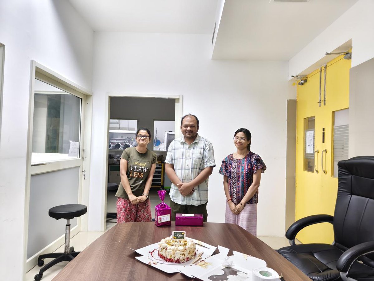 SenanayakLab's tweet photo. Celebrating the spirit of mentorship with cake, smiles, and gratitude! 🎂😊
A memorable Teachers’ Day celebration at
#NDPL @niser_official @PSenanayak @DAEIndia https://t.co/CbtMgPKS8H