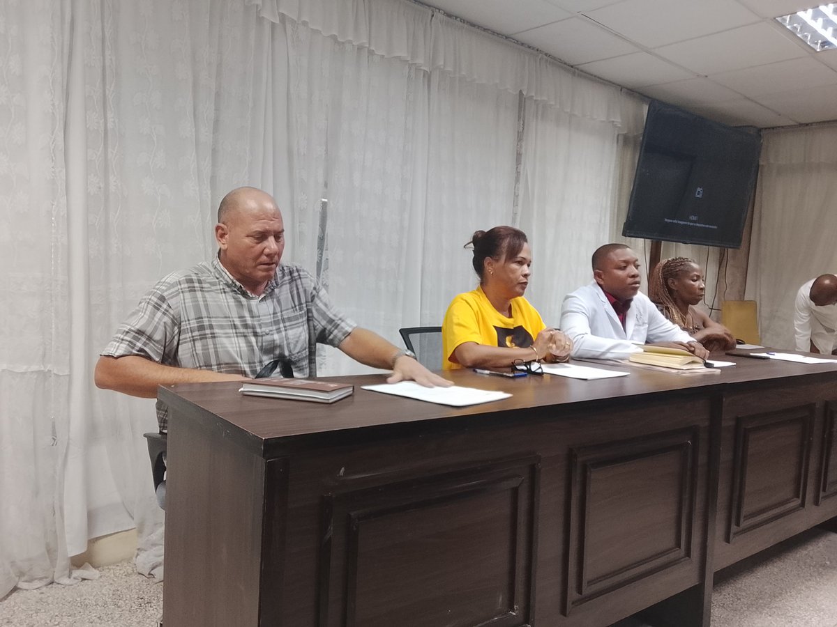 PccSecretaria's tweet photo. Se recibe en el hospital general docente de guantánamo.                        " Dr.Agustino Neto" visita del PAMI nacional, en aras de ayudar a mejorar los indicadores de este renglón tan importante para el país !!! https://t.co/b2yqA2Mxa6