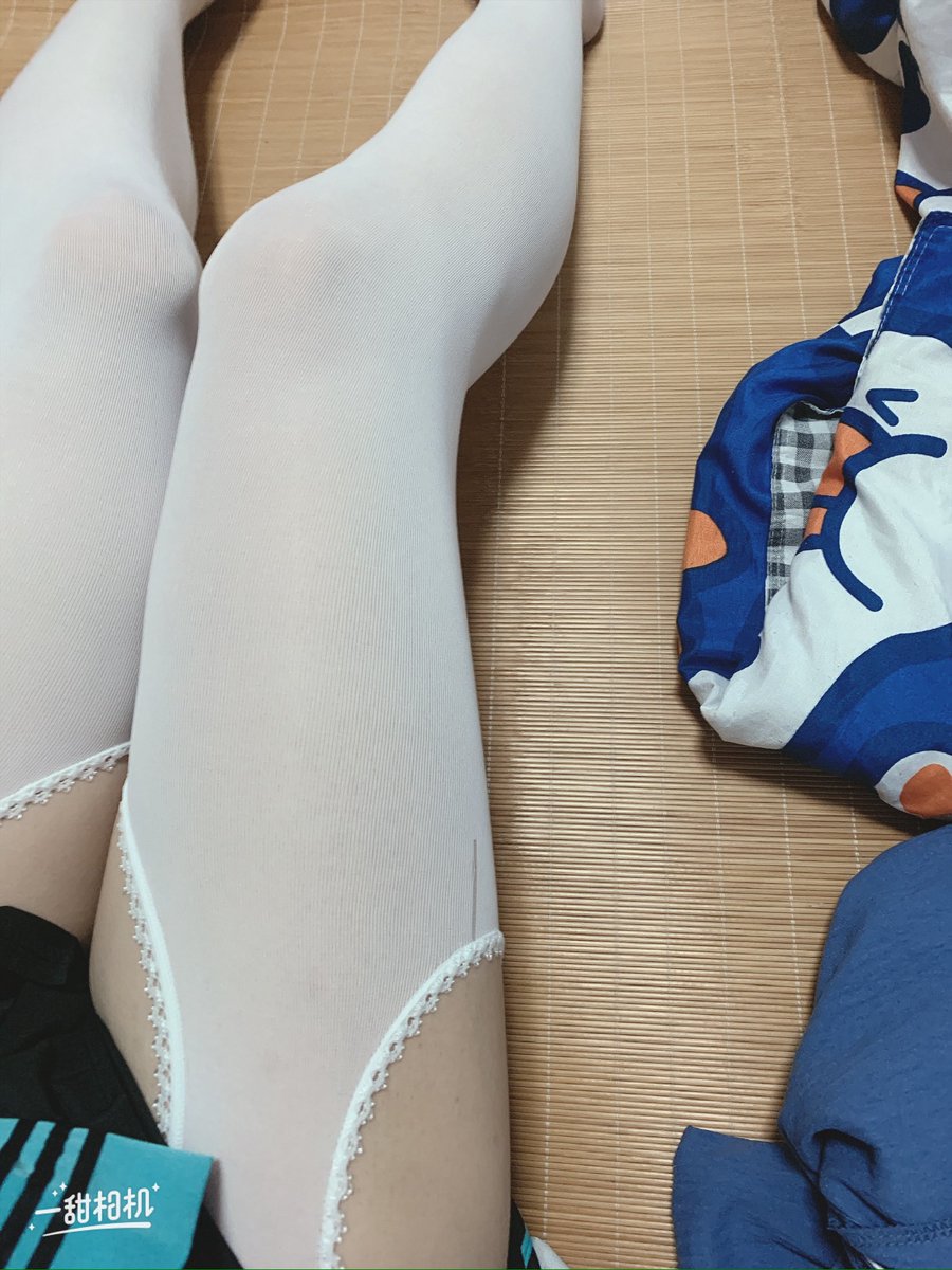 lulukeai520's tweet photo. 正义白丝，不懂白丝的有难了哈哈哈 #男娘 #CD #伪娘 #丝袜 https://t.co/WhsGE34IGo
