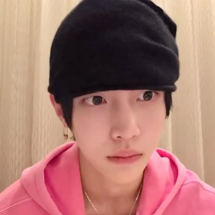 bkubku32's tweet photo. 묘... https://t.co/GaHpx3WF3L