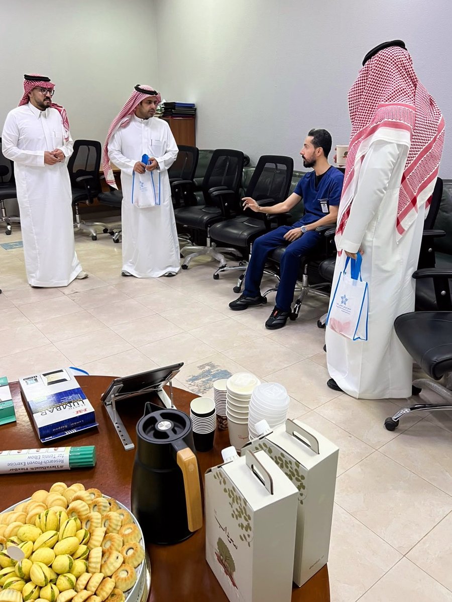 Sido1x's tweet photo. #اليوم_العالمي_للعلاج_الطبيعي 
التوعية جزء اساسي من دور اخصائي العلاج الطبيعي للمجتمع ودائماً نقول الوقاية خير من العلاج.
في هالعام ركزنا جهودنا في نشر التوعية للمعلمين والمعلمات لتصحيح المفاهيم الخاطئة وسبل الوقاية من الاصابات المتعلقة بالتعليم واستخدام الوسائل التقنية المختلفة. https://t.co/DUB767imeX