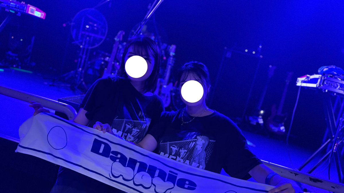 kui_band's tweet photo. 9/8 BANQUET!!
Dannie May × 猫背のネイビーセゾン

相棒とお揃いMERAKI🤍
相方のお陰で出会えた大好き2バンドの対バン最高だった！
kimiOSとカオカオ好きすぎる

GeTOも楽しかった！
最後、おかくんとも話せたぜ🦖⋆͛ https://t.co/2C3mfrcl5Z