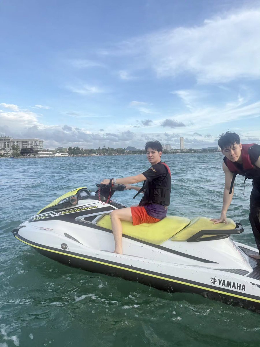 WanaAnanYW's tweet photo. น้องเกงส้มว่าไม่ได้นะเธอ น้องเป็นชุดปฏิบัติการภาคพื้นทะเล ลงมาแล้วแทบทุกย่านน้ำ https://t.co/j3hZwTdT08